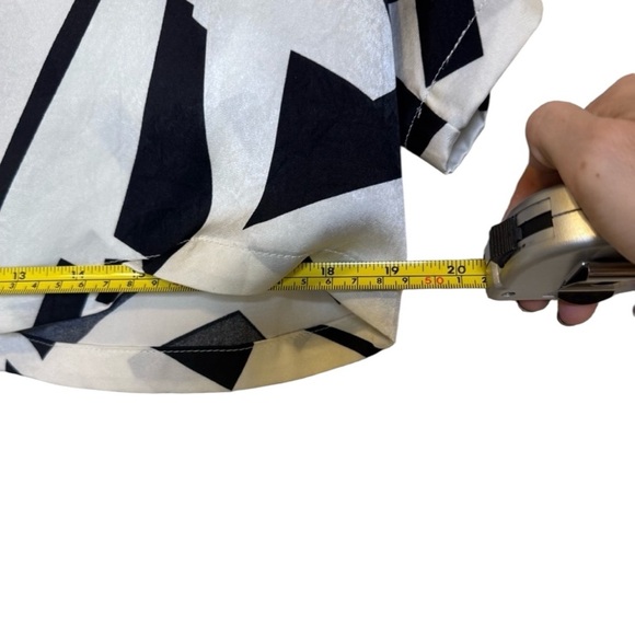 Black and White, Retro Style , Geometric Pattern, Cropped Button Down, Blouse - Picture 7 of 7